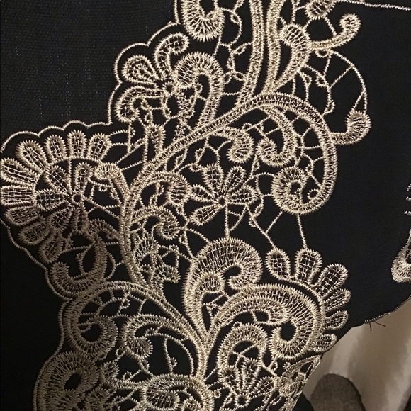 Stunning embroided peplum top - Picture 3 of 3